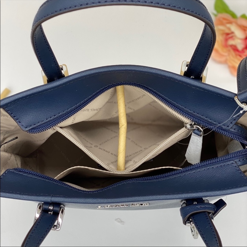 MICHAEL KORS EXTRA-SMALL TOP-ZIP TOTE NAVY - Picture 4 of 16